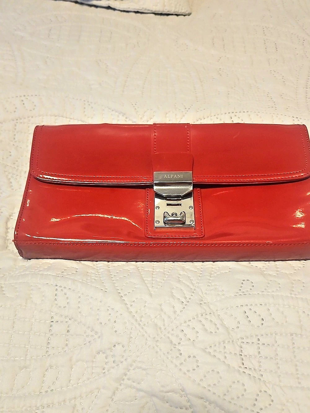ALFANI Patent Clutch in Red